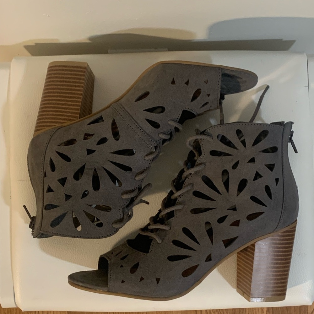 Open toe grey wedge.